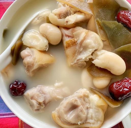 猪蹄海带汤怎么做_海带汤去腥技巧