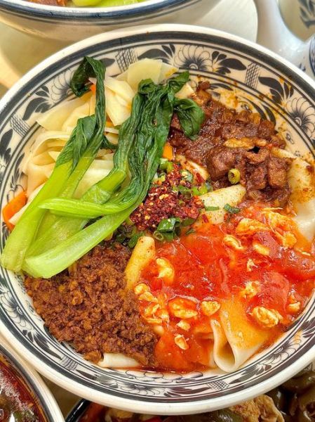 家常油泼面怎么做_正宗油泼面做法步骤