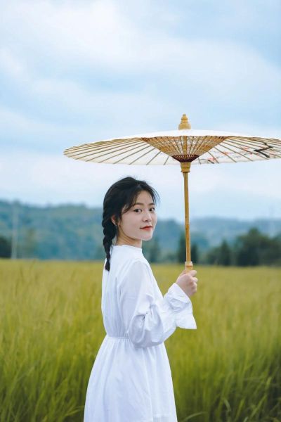 在田里拍照穿什么衣服_田里拍照姿势怎么摆