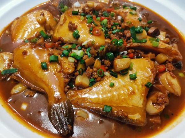 红烧扒皮鱼怎么做_红烧扒皮鱼的家常做法