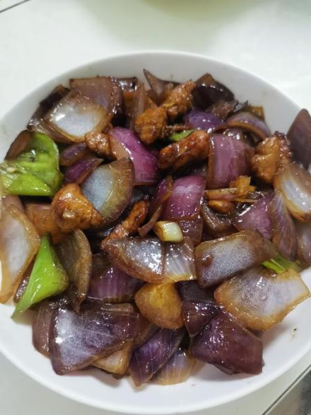 洋葱炒肉丝怎么做_洋葱炒肉丝家常做法