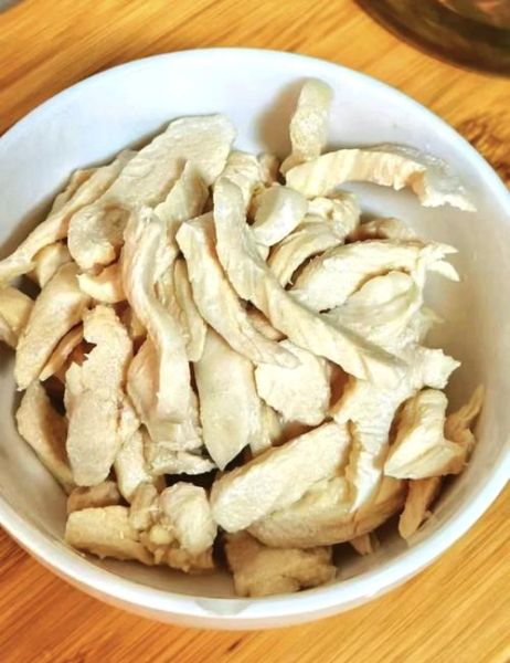 白水煮鸡胸肉怎么做_白水煮鸡胸肉多久能熟