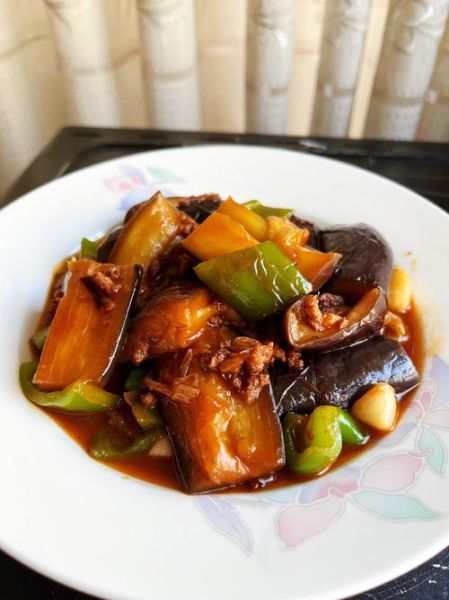 肉段烧茄子怎么做_家常做法步骤详解