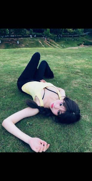 阴天穿什么颜色好看_阴天拍照怎么调滤镜