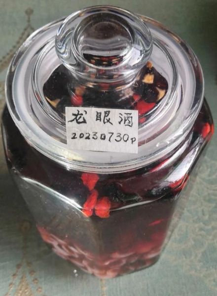 新鲜龙眼泡酒的做法_龙眼泡酒比例是多少
