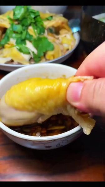 广东白切鸡怎么做_正宗白切鸡蘸料配方