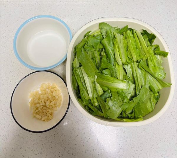 蒜蓉油麦菜怎么做_油麦菜焯水还是不焯水