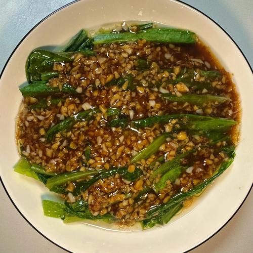 蒜蓉油麦菜怎么做_油麦菜焯水还是不焯水