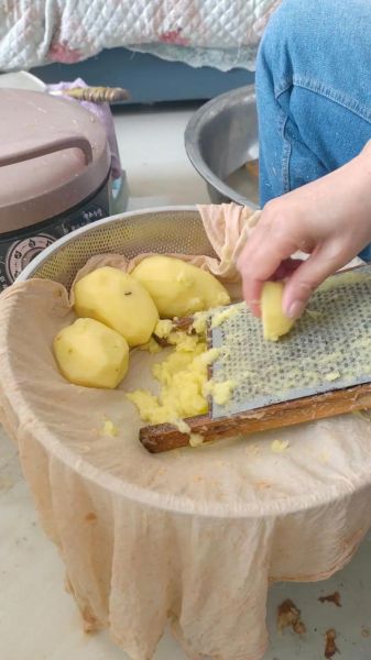 正宗洋芋粑粑怎么做_洋芋粑粑用什么土豆最好