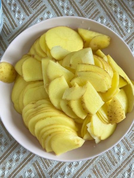 烀土豆咸菜怎么做_烀土豆咸菜家常做法