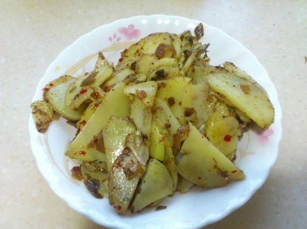 烀土豆咸菜怎么做_烀土豆咸菜家常做法