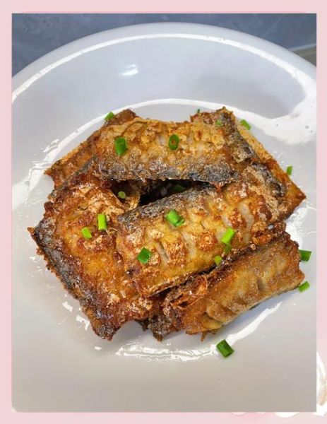 煎带鱼怎么不粘锅_煎带鱼不破皮的小窍门