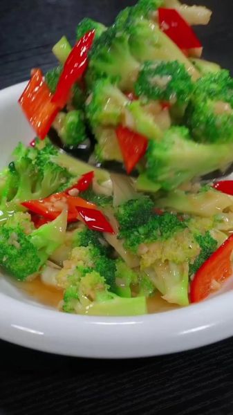 清炒西兰花怎么炒才脆_清炒西兰花焯水几分钟