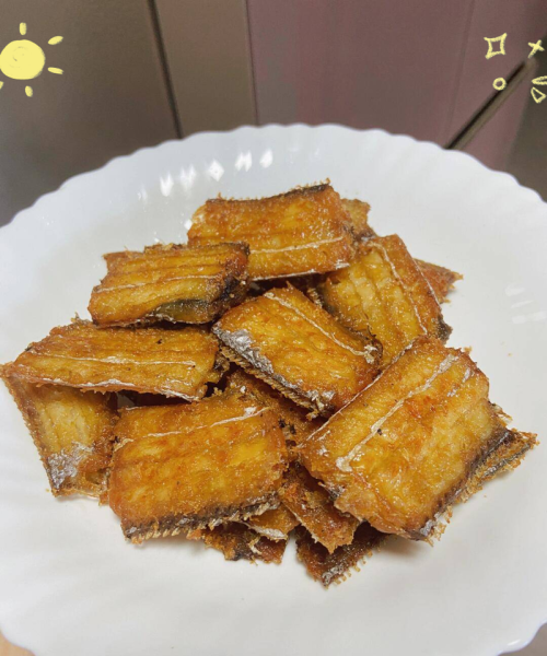 煎带鱼怎么不粘锅_煎带鱼不破皮的小窍门