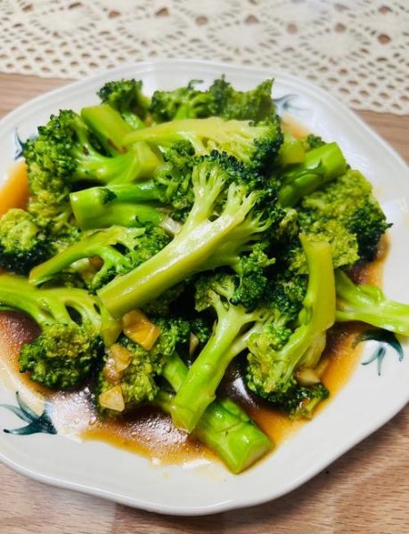 清炒西兰花怎么炒才脆_清炒西兰花焯水几分钟