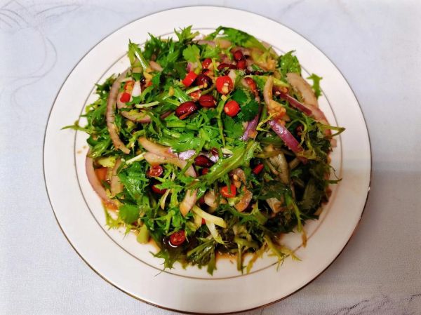 苦菊拌馓子怎么做_苦菊拌馓子需要焯水吗