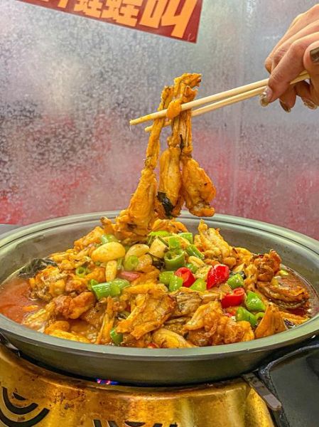 干锅牛蛙怎么做_干锅牛蛙需要焯水吗