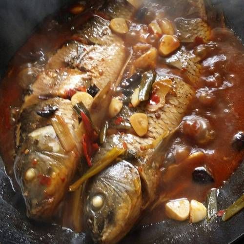 家常炖鲤鱼怎么做_炖鲤鱼要不要先煎