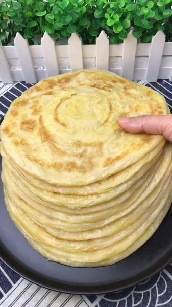 大饼怎么做才松软_家庭版烙饼技巧