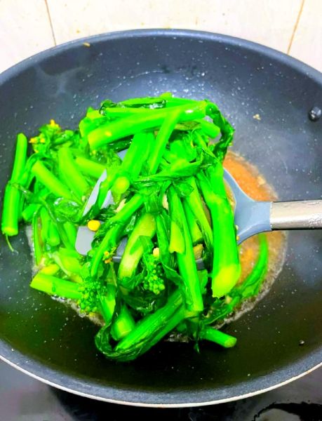 蒜蓉菜心怎么做_蒜蓉菜心焯水几分钟