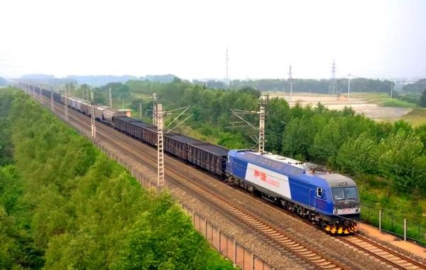 运输火车速度有多快_运输火车载重多少吨