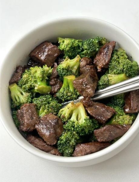 西兰花炒牛肉怎么做_西兰花炒牛肉需要焯水吗