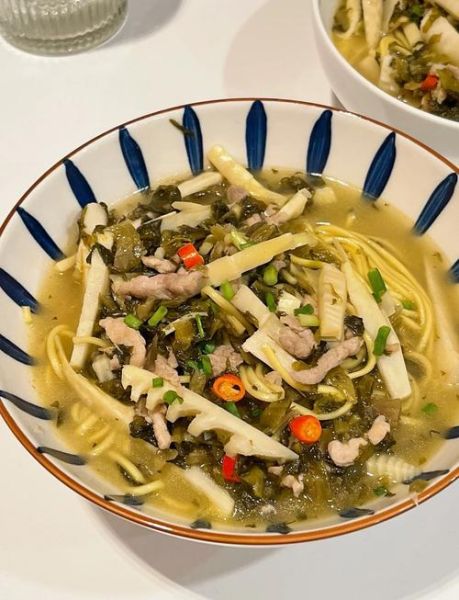 青菜肉丝面怎么做好吃_青菜肉丝面家常做法