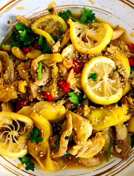 柠檬手撕鸡怎么做_柠檬手撕鸡需要焯水吗