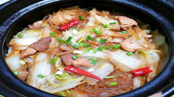 猪肉炖白菜怎么做_猪肉炖白菜的家常做法