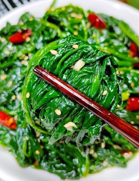 菠菜怎么炒好吃_菠菜焯水几分钟最佳