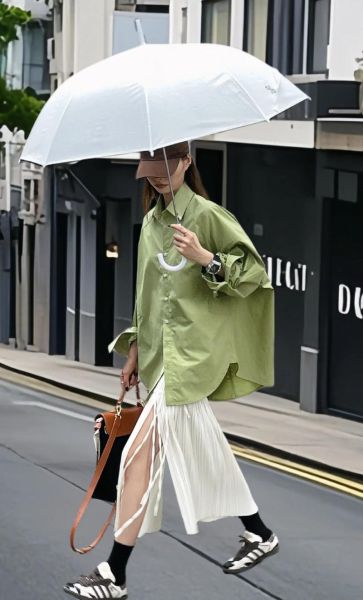 草绿颜色怎么搭配_草绿配什么颜色好看