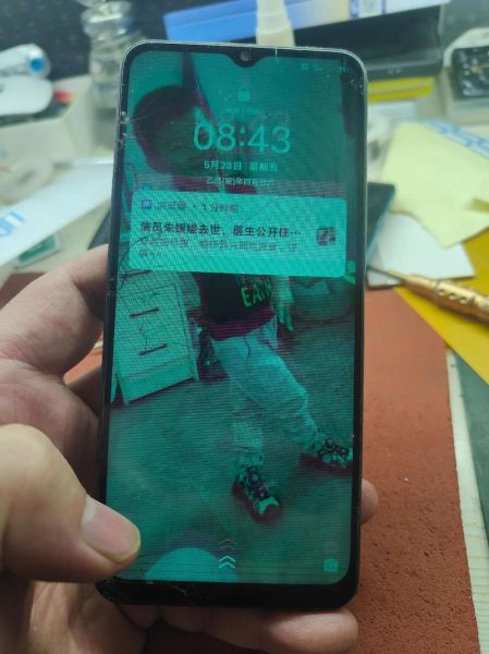 手机花屏了怎么修复_手机花屏原因及解决方法