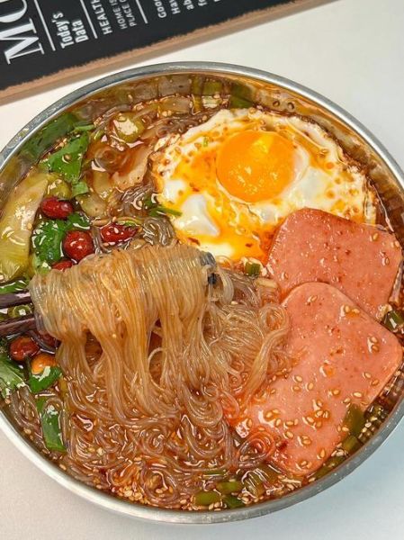 酸辣粉怎么做才好吃_酸辣粉的家常做法