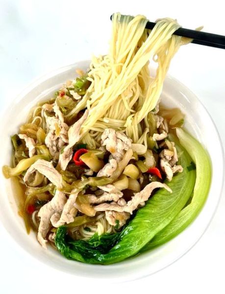 榨菜肉丝面怎么做_家常榨菜肉丝面做法