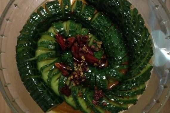 蛇皮黄瓜怎么切_蛇皮黄瓜的家常做法