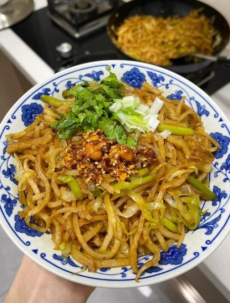 饼丝怎么炒不粘锅_家常饼丝做法