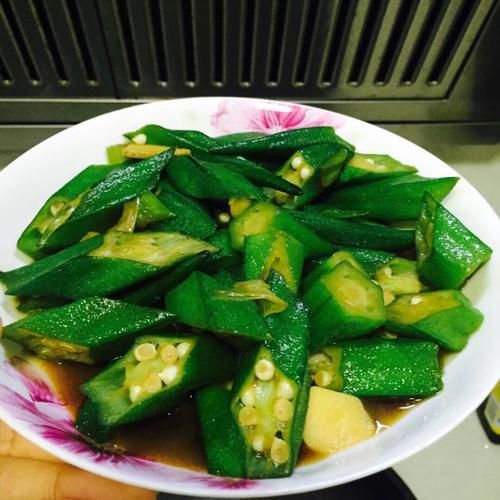 清炒秋葵怎么做才脆嫩_秋葵要不要焯水