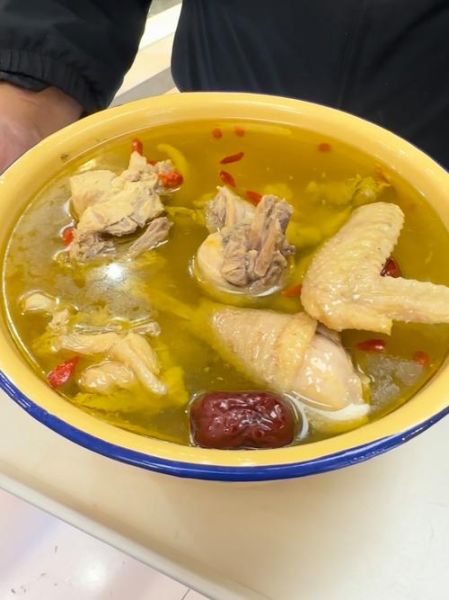 老母鸡汤的做法_如何炖出奶白色老母鸡汤