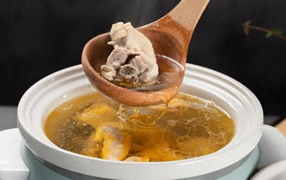 老母鸡汤的做法_如何炖出奶白色老母鸡汤