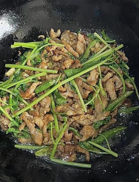 香菜炒肉丝怎么做_香菜炒肉丝的家常做法