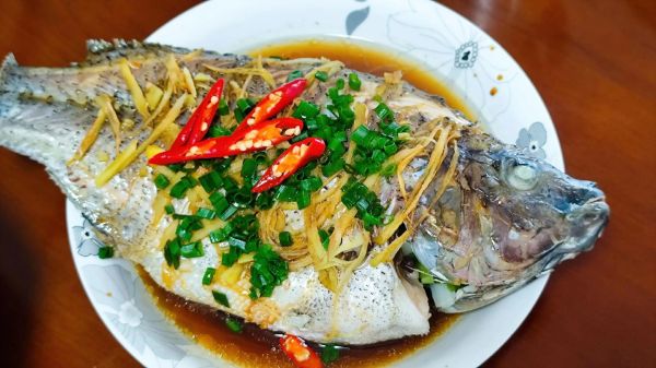 清蒸罗非鱼怎么做_清蒸罗非鱼蒸几分钟