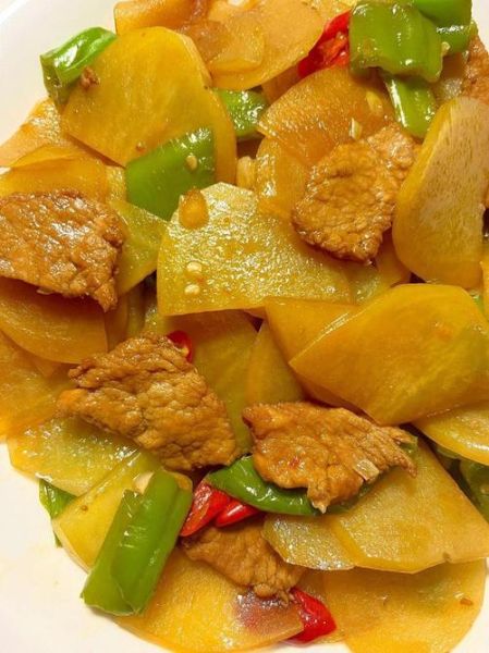 土豆片炒肉怎么炒好吃_土豆片炒肉用哪个部位肉