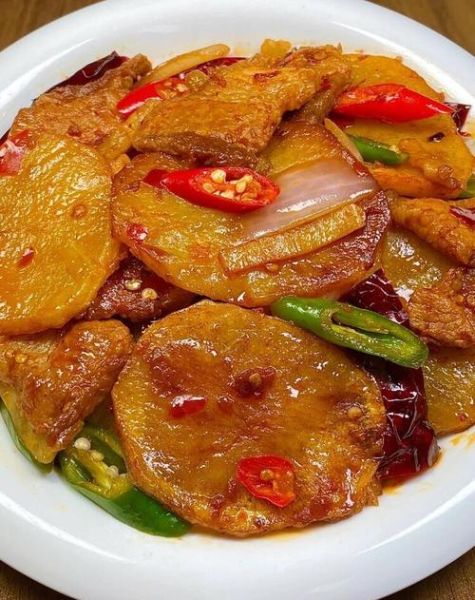 土豆片炒肉怎么炒好吃_土豆片炒肉用哪个部位肉