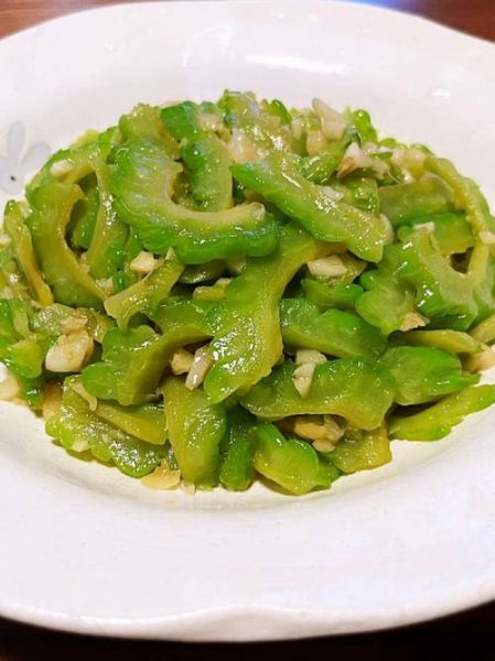 西红柿炒苦瓜怎么做_西红柿炒苦瓜要不要焯水