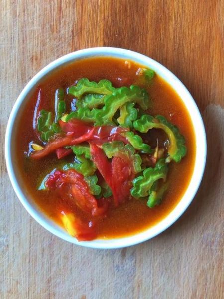 西红柿炒苦瓜怎么做_西红柿炒苦瓜要不要焯水