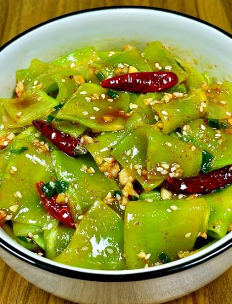 莴笋怎么炒好吃_莴笋凉拌要不要焯水