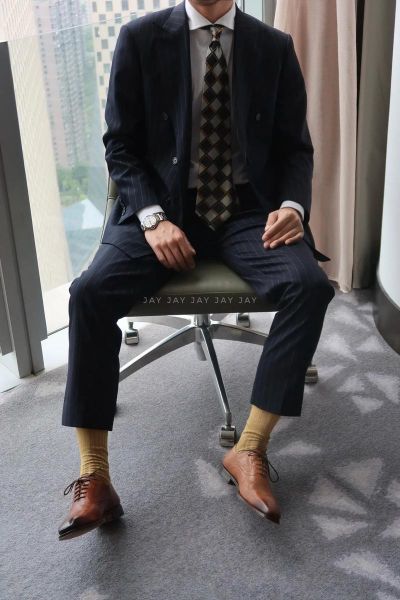 穿皮鞋配什么袜子_皮鞋怎么保养