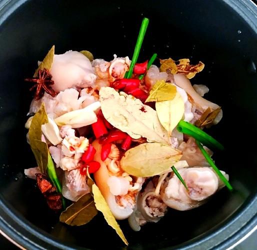 电饭锅焖猪脚简单做法_电饭锅焖猪脚需要多久