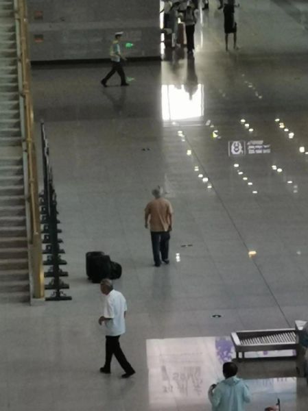 渐渐远去的背影_如何面对离别