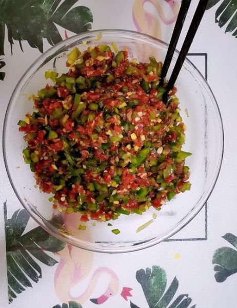 青椒馅饺子怎么做_青椒饺子馅怎么调才好吃